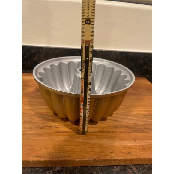 Nordic Ware Elegant Party Gold Bundt Pan - Picture 9 of 9